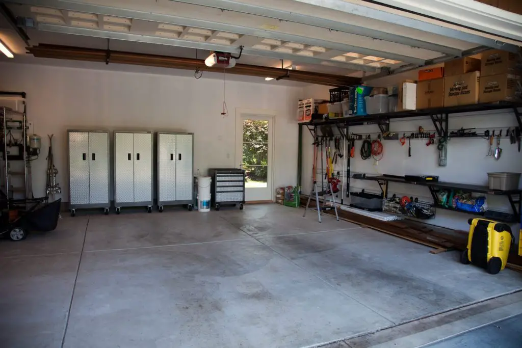 Tidy up the Garage: Our Ideas for Organizing It and Saving Space